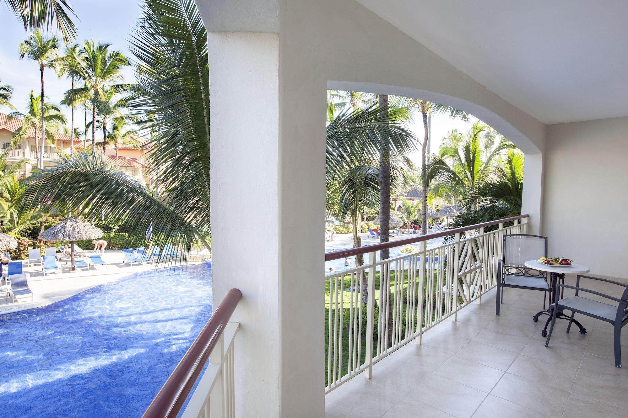 Majestic Elegance Punta Cana (Adults Only) Dış mekan fotoğraf Balcony of a swim-up room