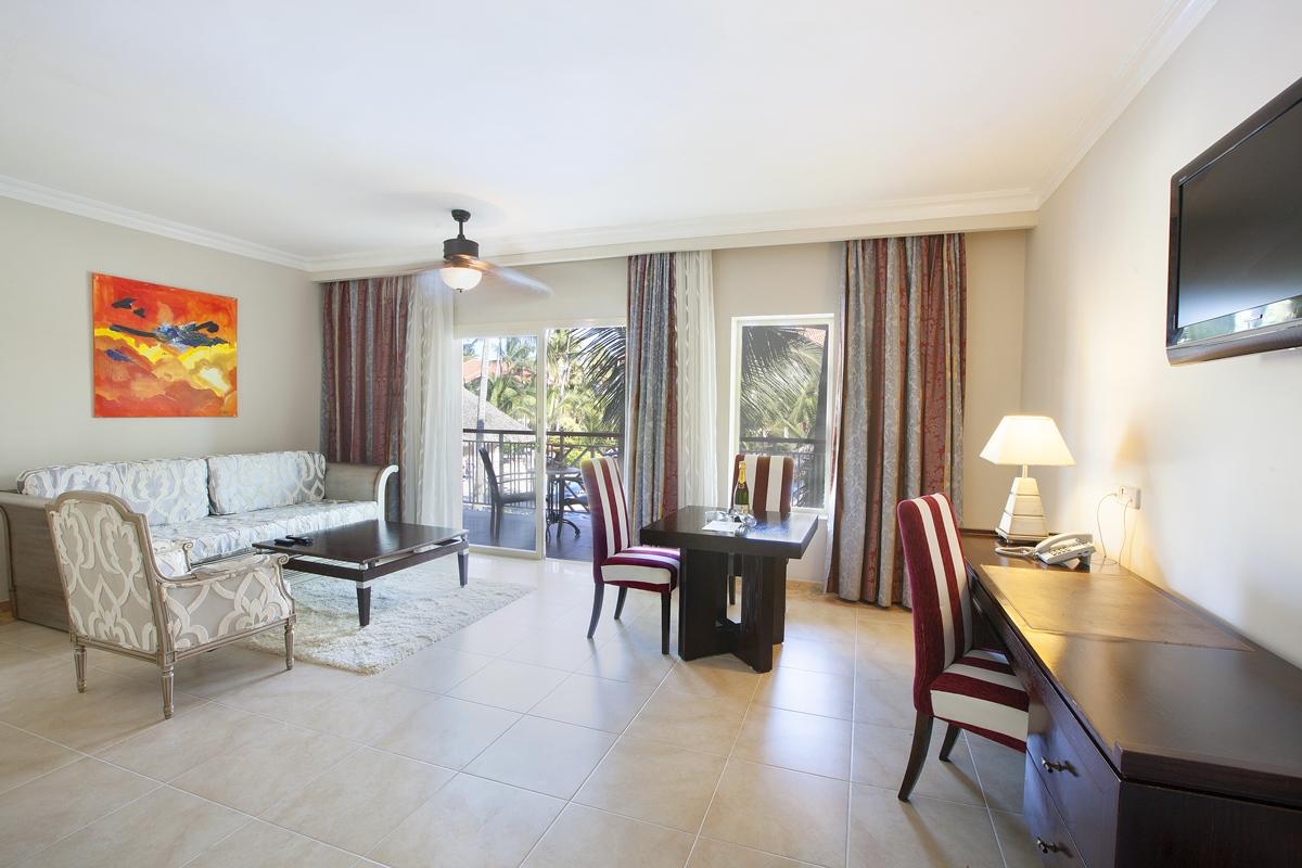 Majestic Elegance Punta Cana (Adults Only) Dış mekan fotoğraf A living room in a hotel